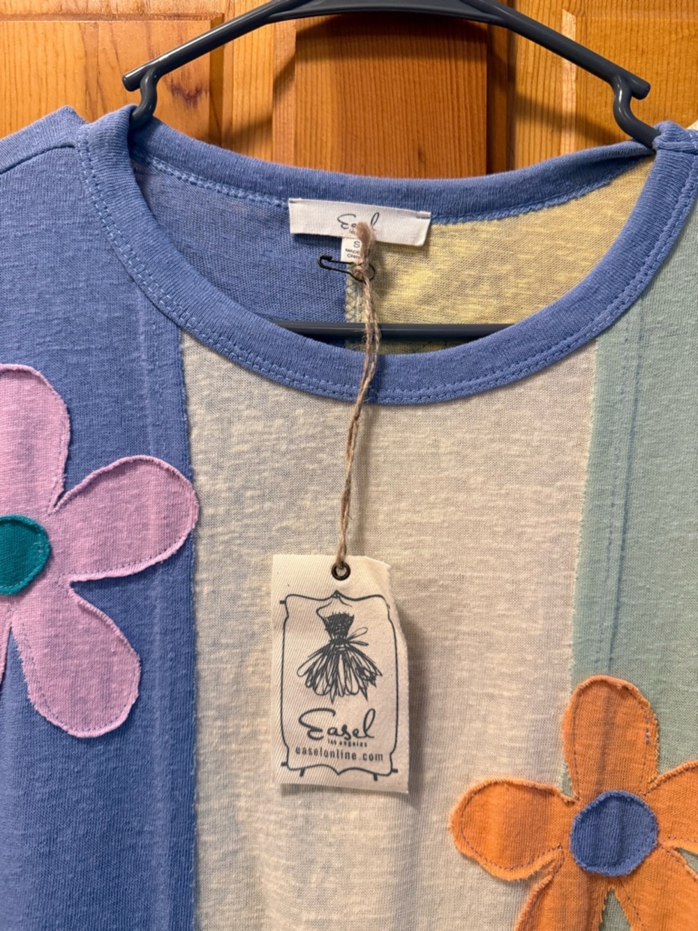 Easel Flower Patch Top  💥Last One - Picture 5 of 8